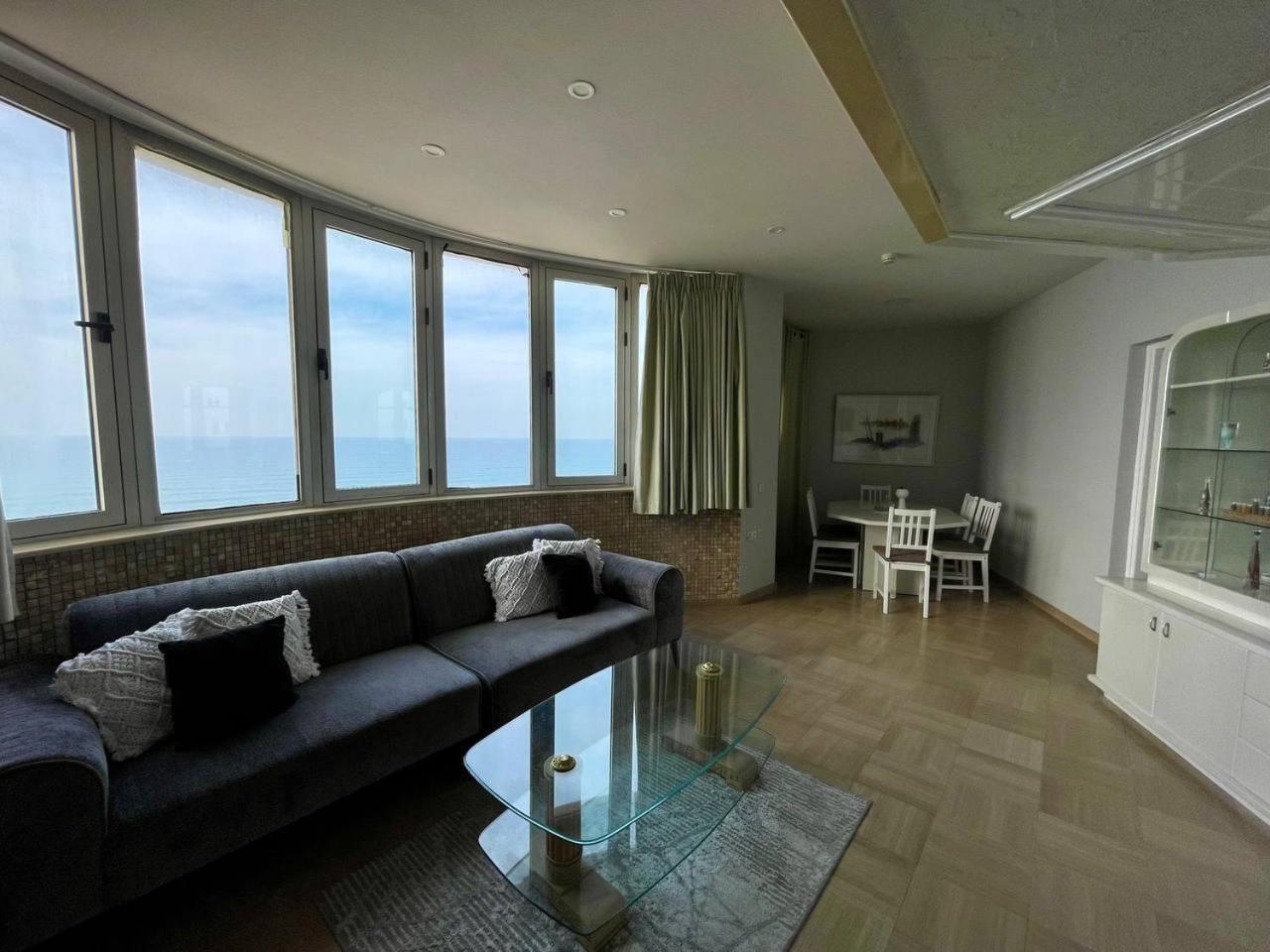 Royal On The Sea Apartment Нетания Екстериор снимка