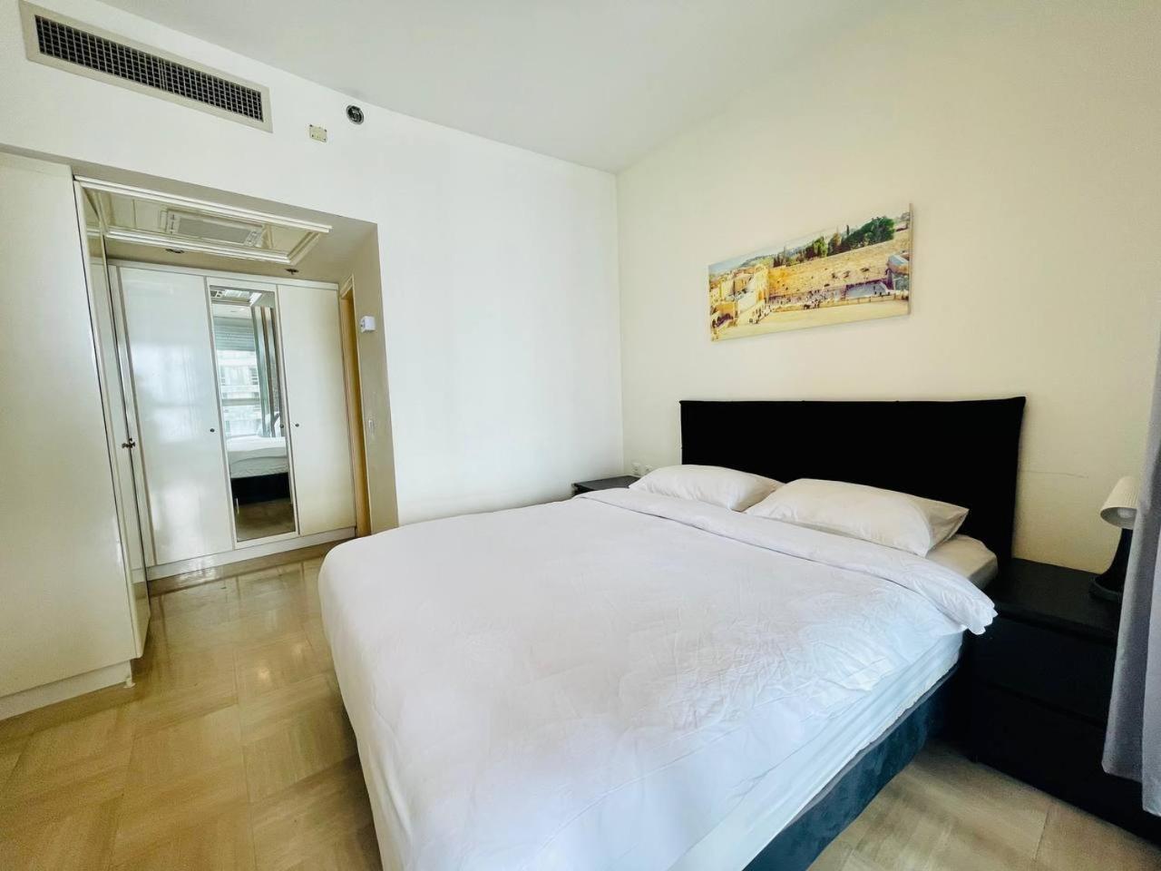 Royal On The Sea Apartment Нетания Екстериор снимка