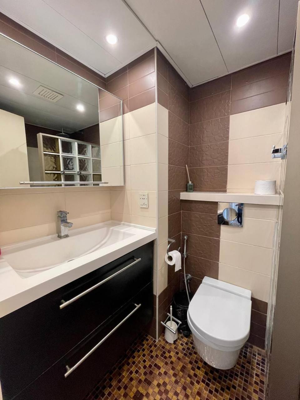 Royal On The Sea Apartment Нетания Екстериор снимка