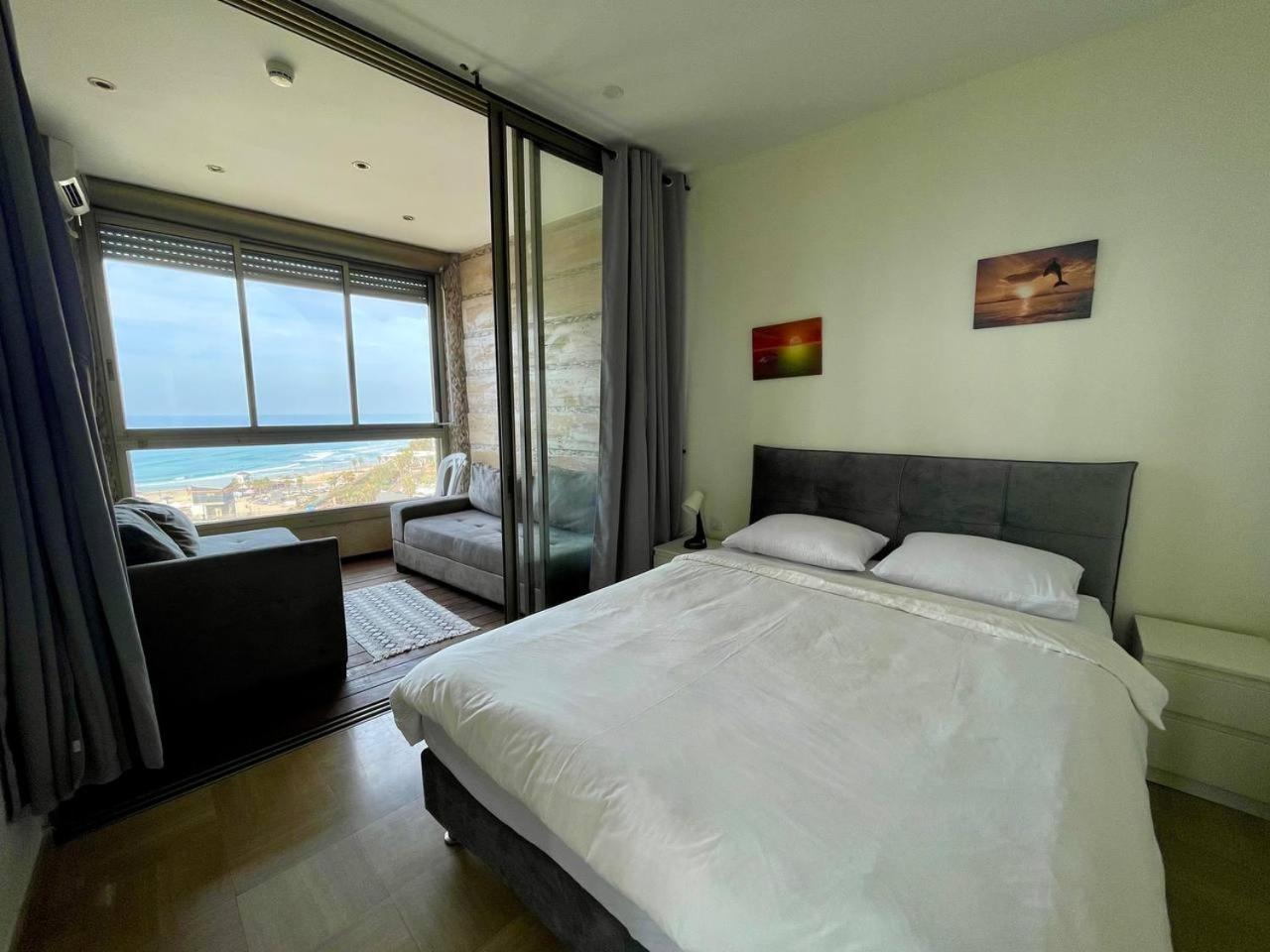 Royal On The Sea Apartment Нетания Екстериор снимка